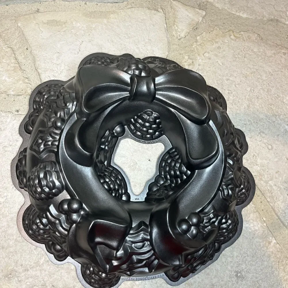 Nordic Ware Christmas Pinecones Wreath Bundt Cake Pan Williams Sonoma 12“ 9 Cup